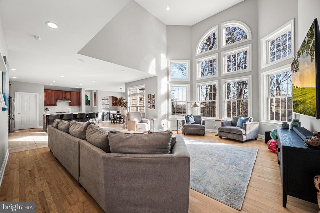 3245 SARUM LANE