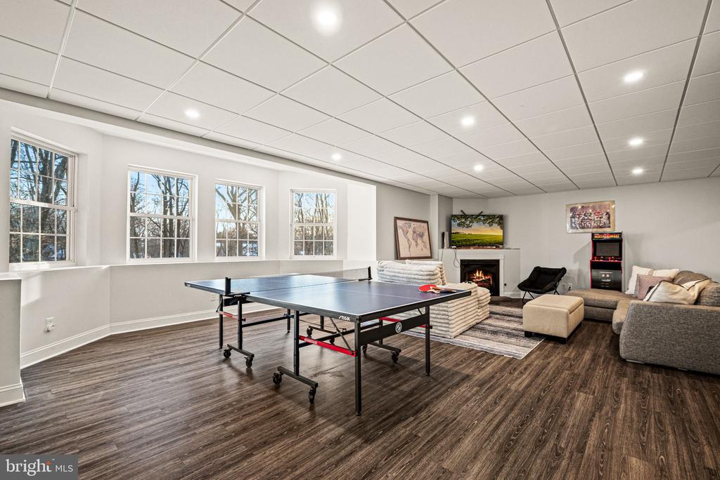 3245 SARUM LANE