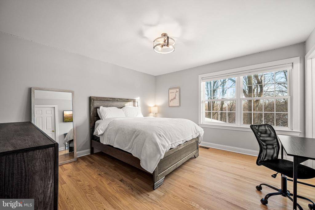 3245 SARUM LANE