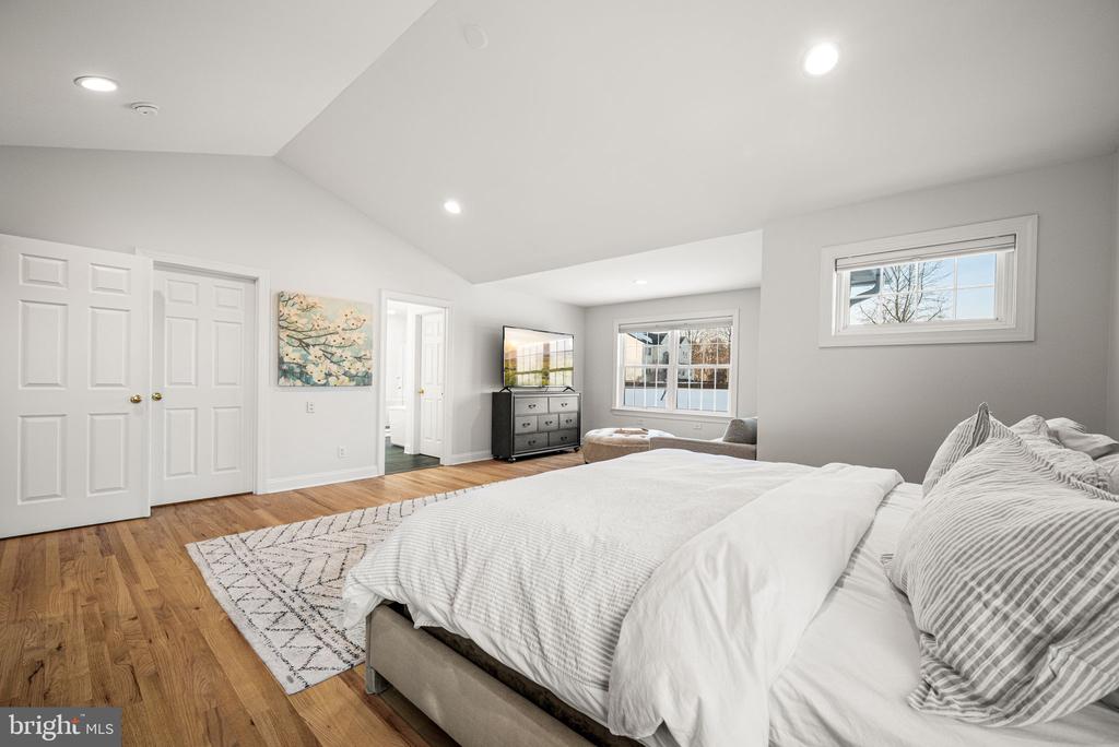 3245 SARUM LANE