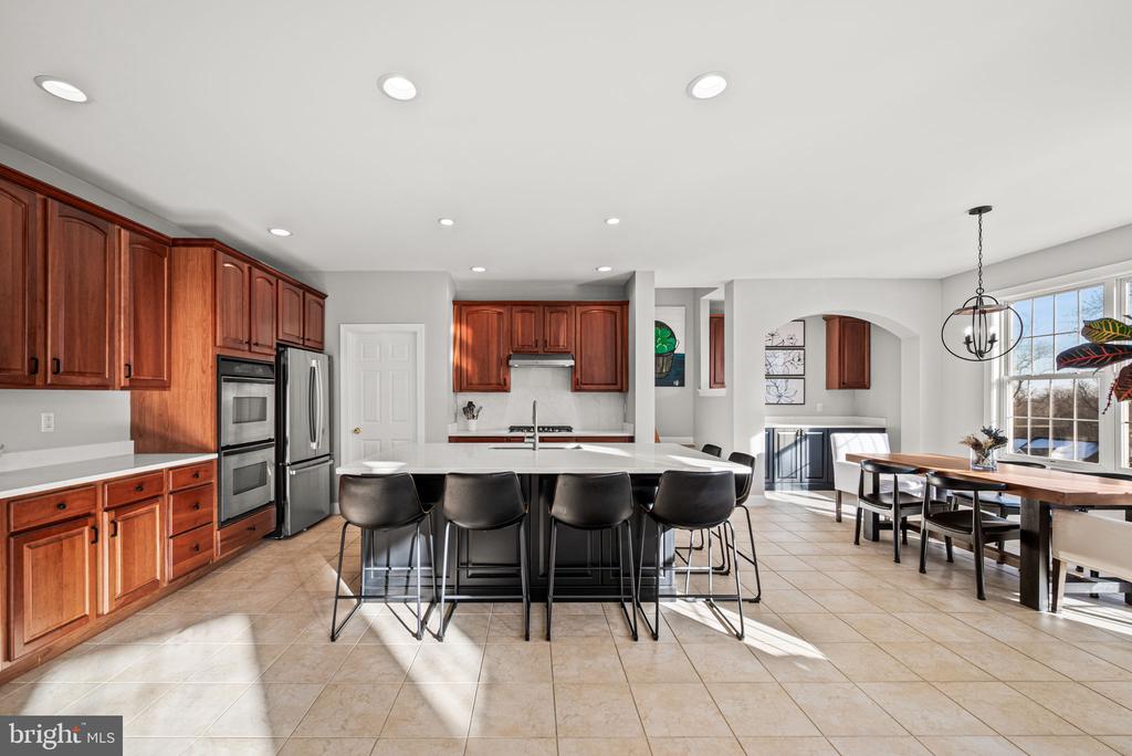 3245 SARUM LANE