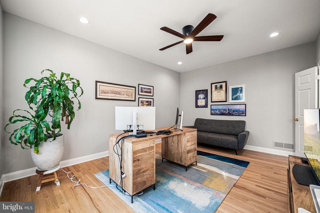 3245 SARUM LANE