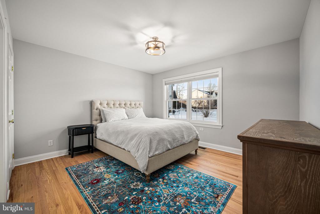 3245 SARUM LANE