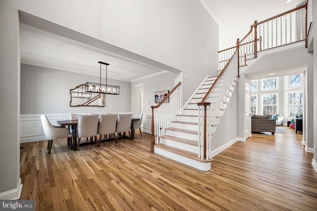 3245 SARUM LANE