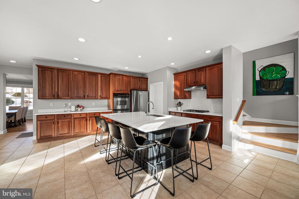 3245 SARUM LANE