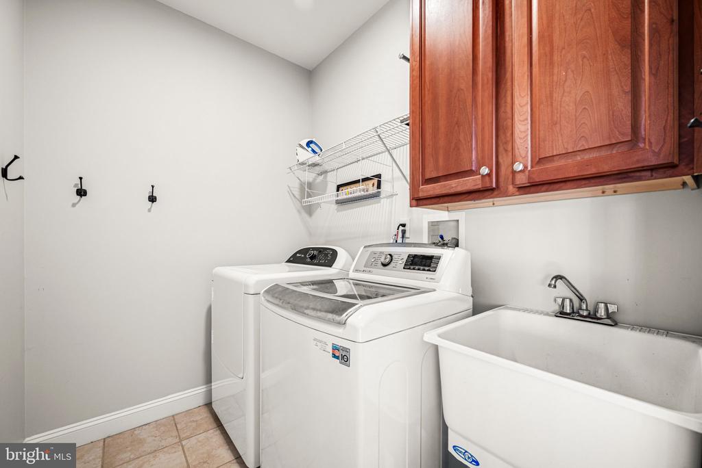 3245 SARUM LANE