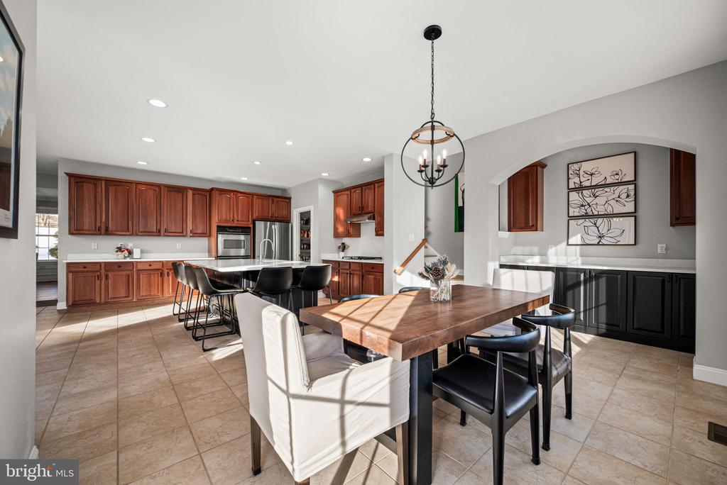 3245 SARUM LANE