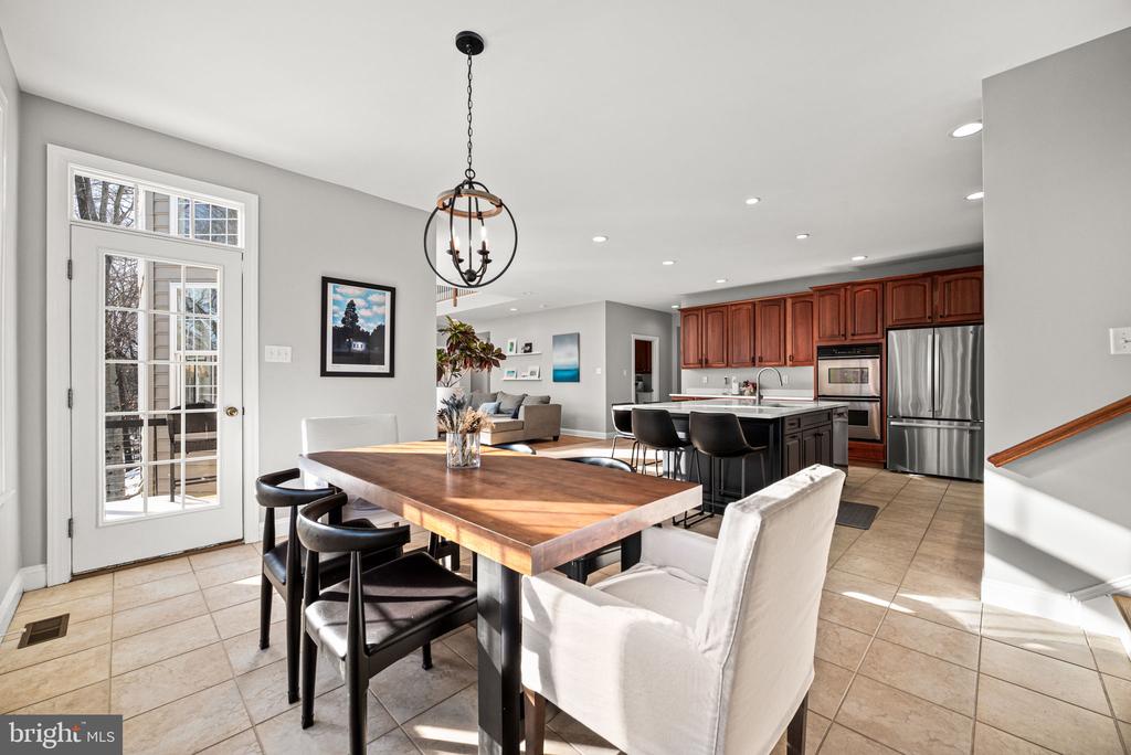 3245 SARUM LANE