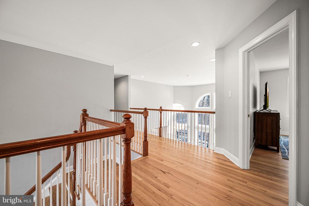 3245 SARUM LANE