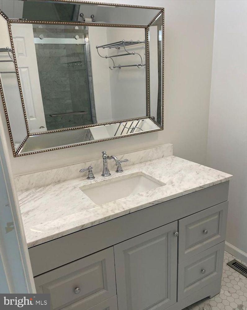 3906 FOX POINTE COURT 3906