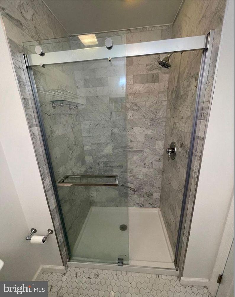 3906 FOX POINTE COURT 3906