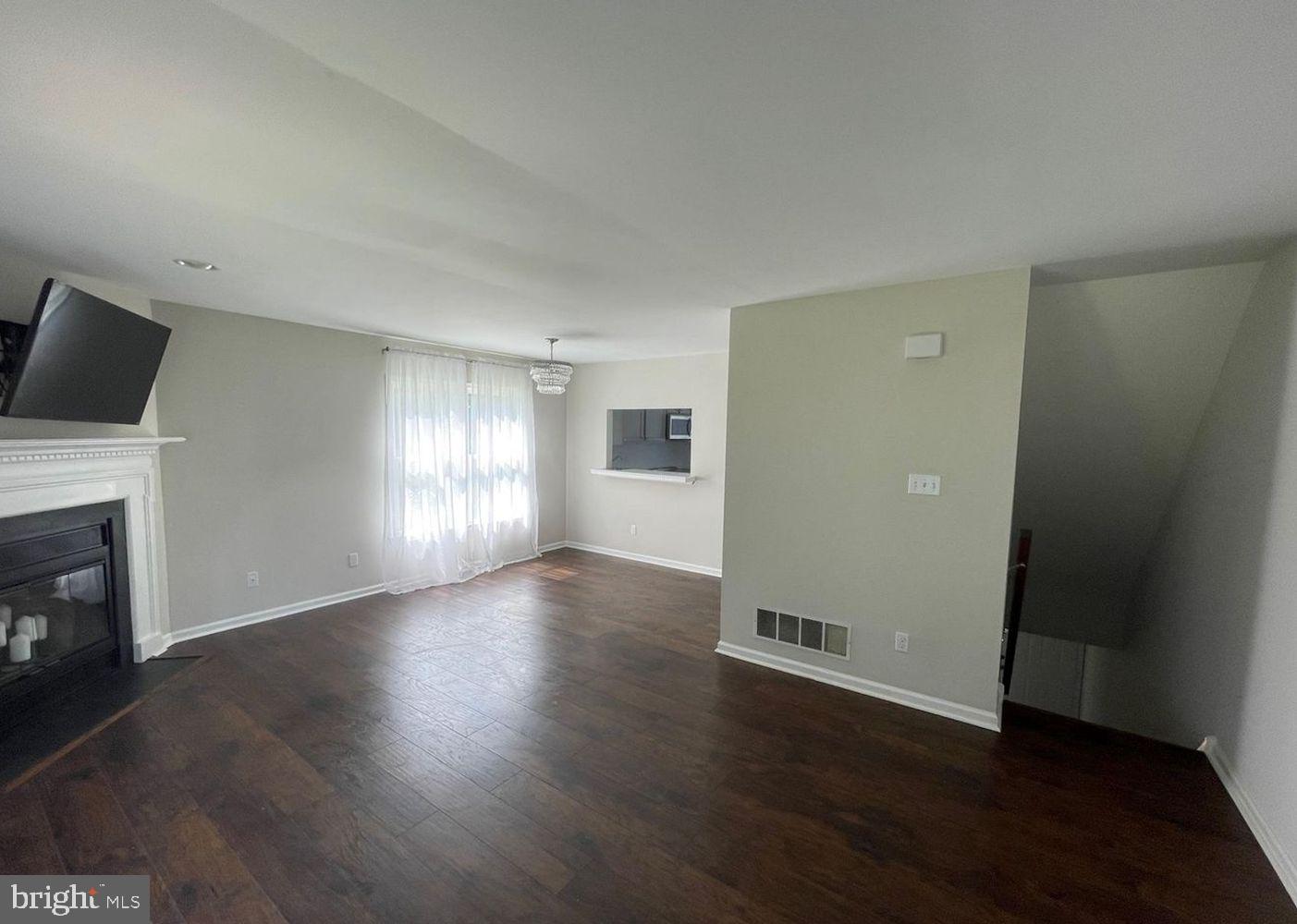 3906 FOX POINTE COURT 3906