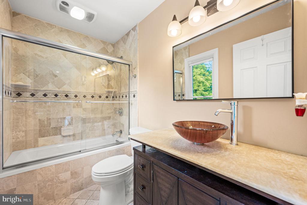 3219 SARUM FARM LANE