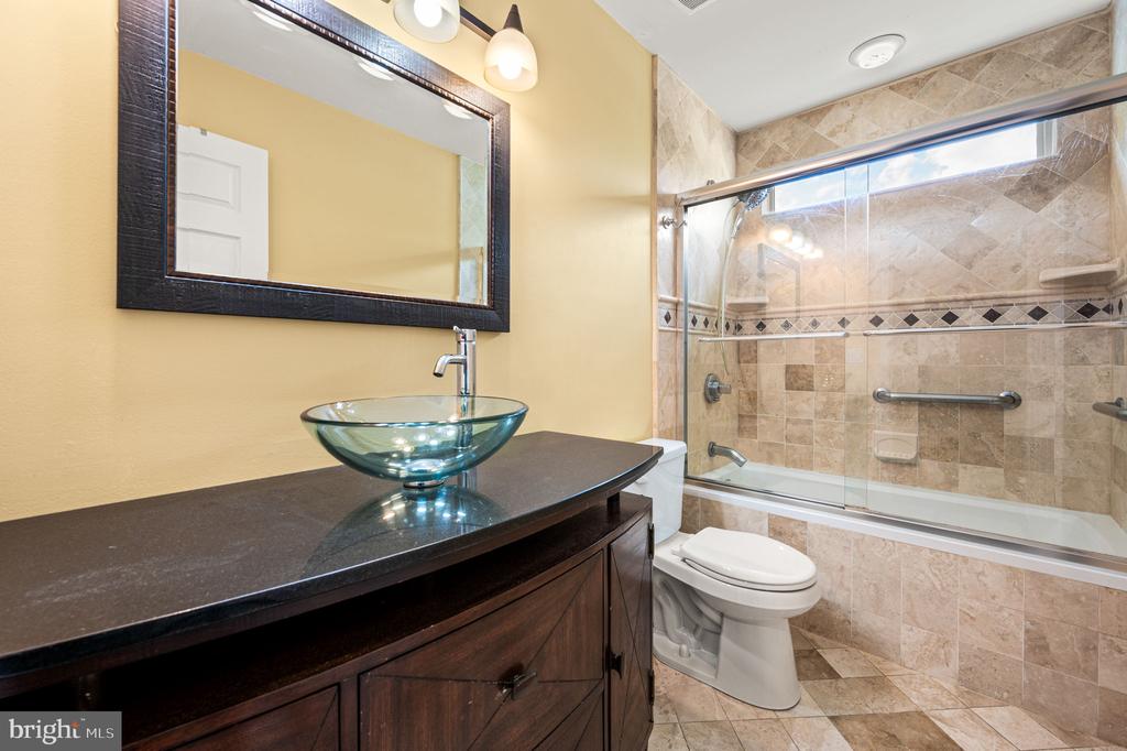 3219 SARUM FARM LANE