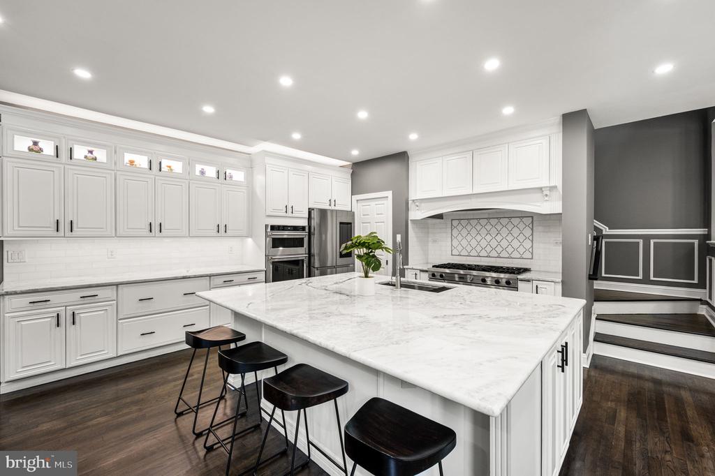 3219 SARUM FARM LANE