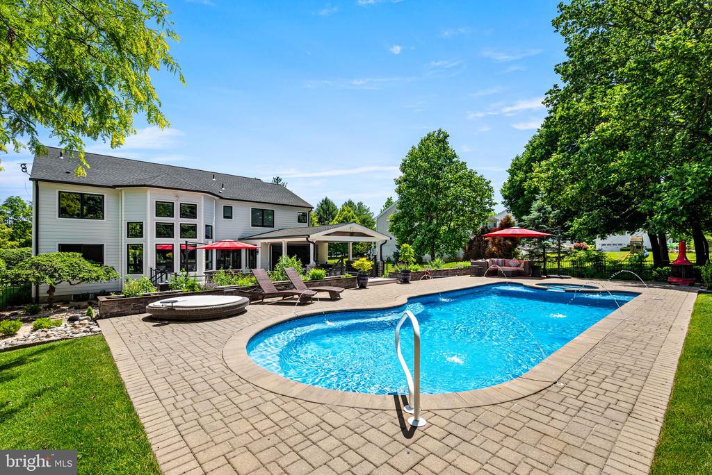3219 SARUM FARM LANE