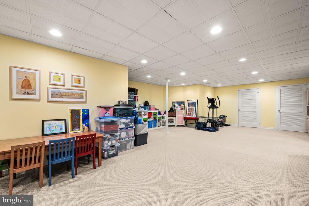 3219 SARUM FARM LANE