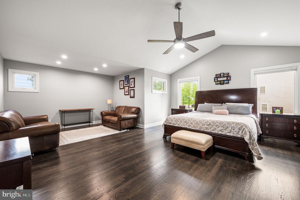 3219 SARUM FARM LANE