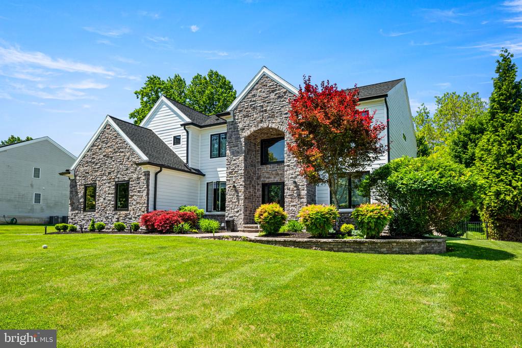 3219 SARUM FARM LANE