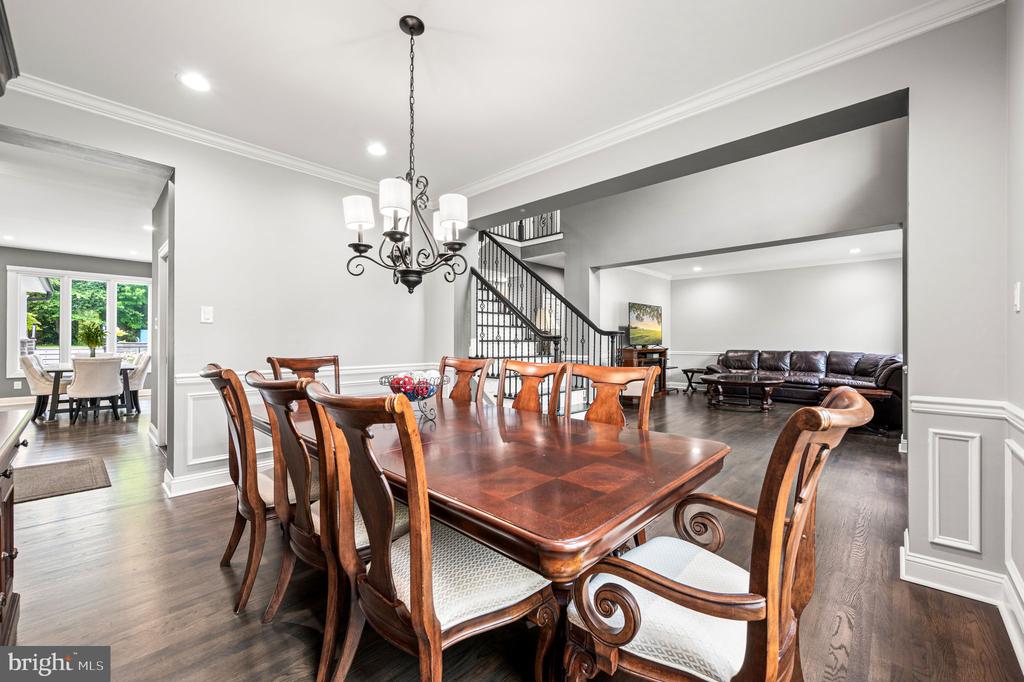3219 SARUM FARM LANE