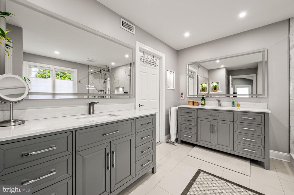 3219 SARUM FARM LANE