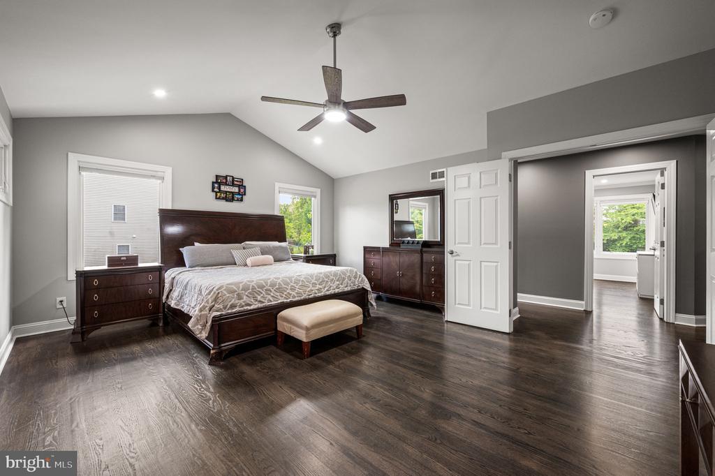 3219 SARUM FARM LANE