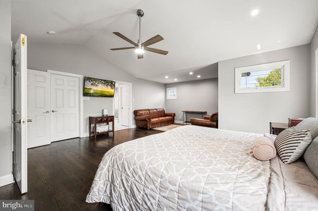 3219 SARUM FARM LANE