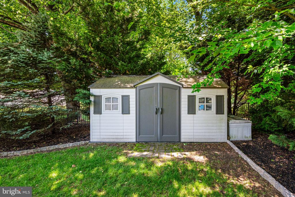 3219 SARUM FARM LANE