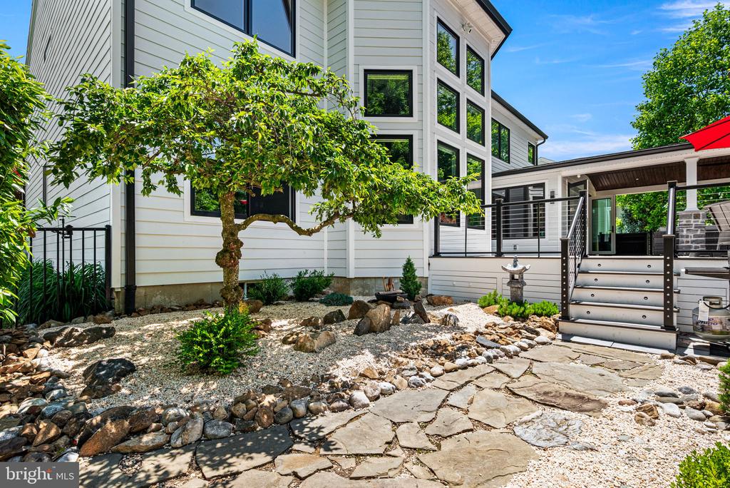 3219 SARUM FARM LANE