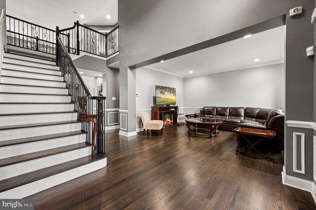 3219 SARUM FARM LANE
