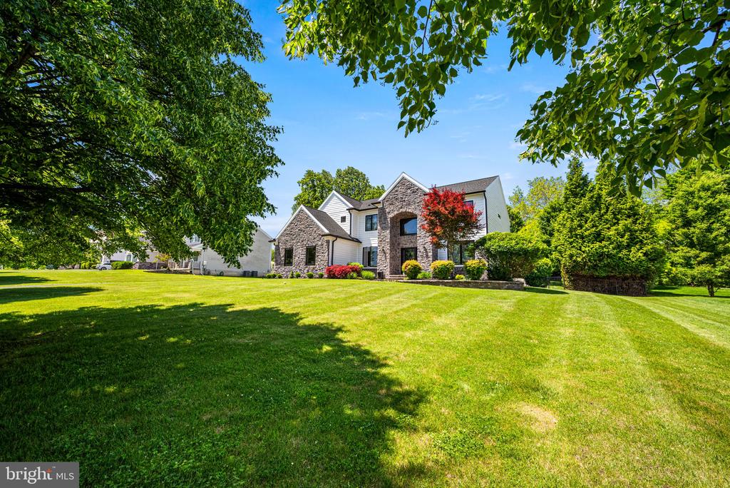 3219 SARUM FARM LANE