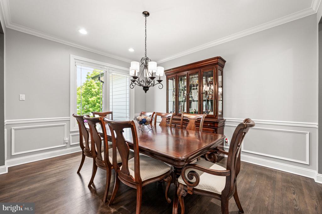 3219 SARUM FARM LANE