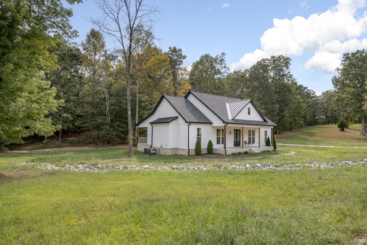 10028 Charleston Dr