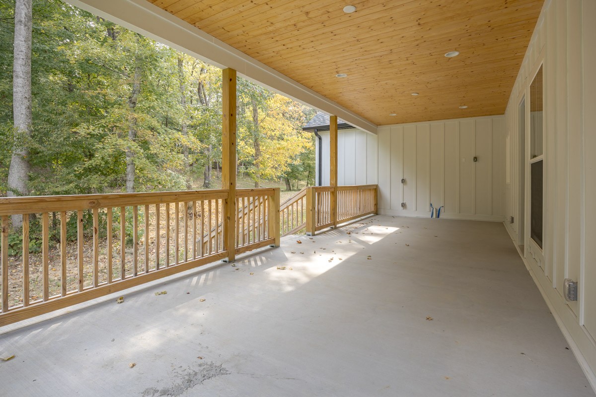 10028 Charleston Dr