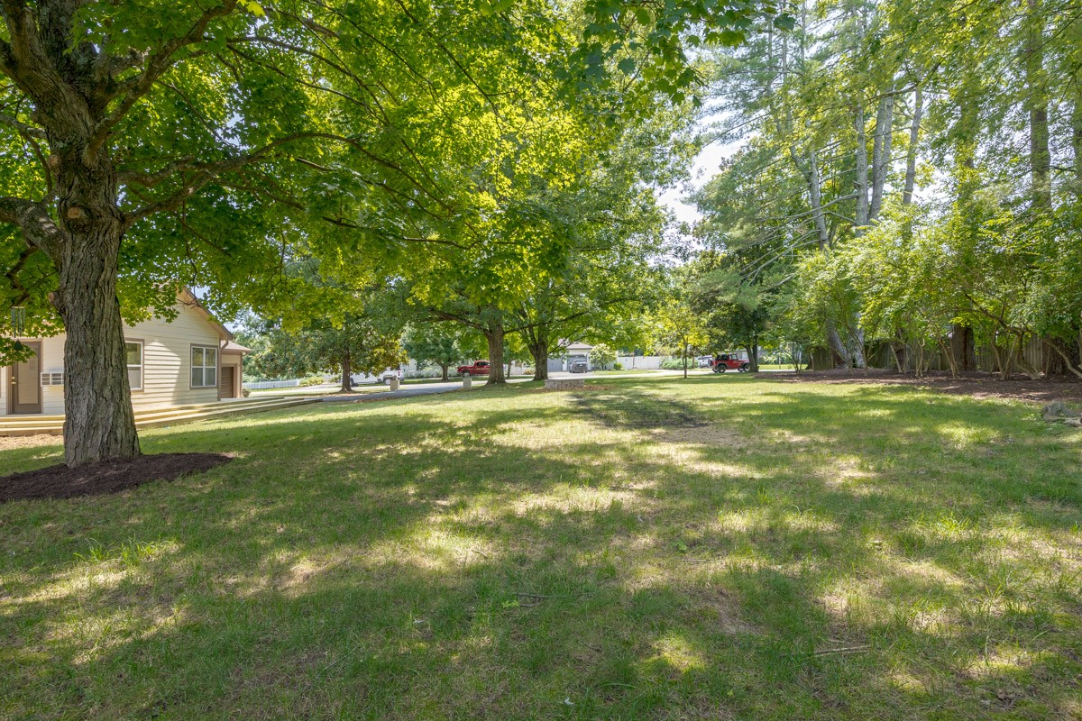 1707 Hillsboro Rd