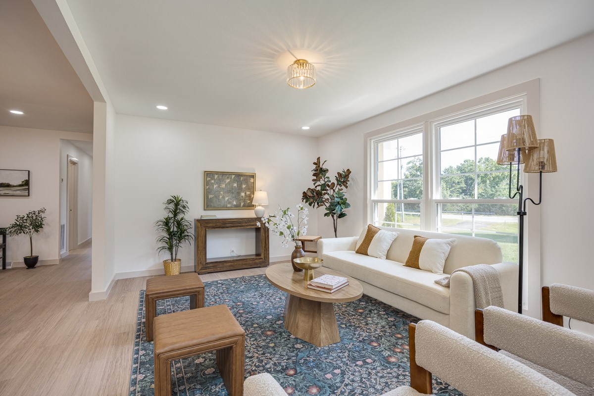 1707 Hillsboro Rd