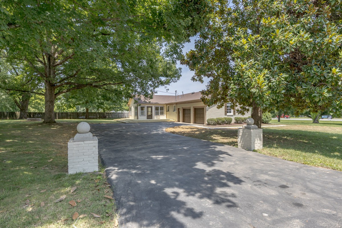 1707 Hillsboro Rd