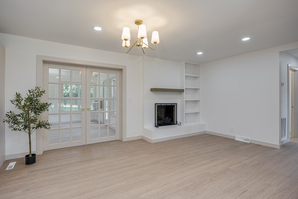1707 Hillsboro Rd