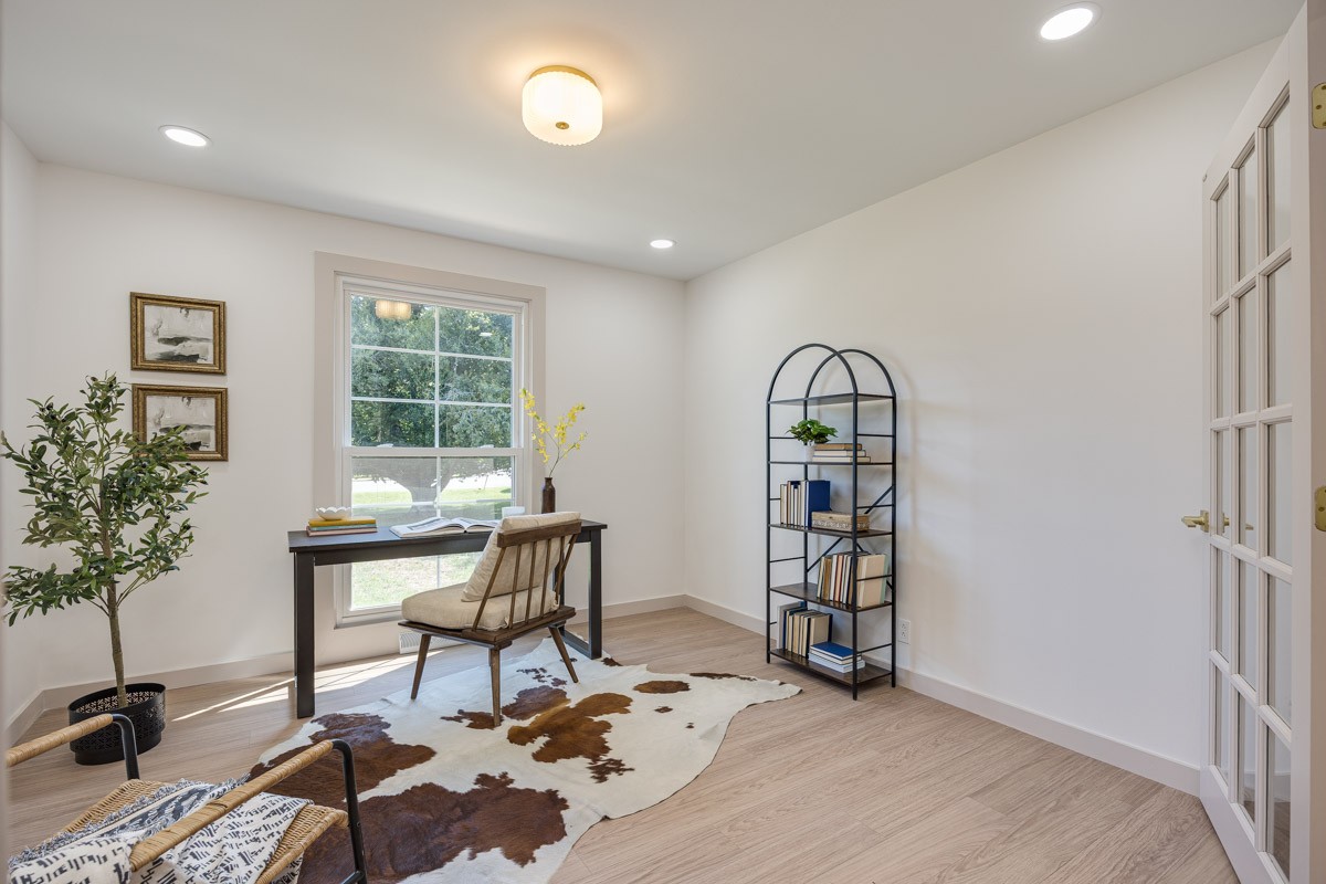 1707 Hillsboro Rd