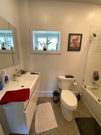44 Gladstone St # 1