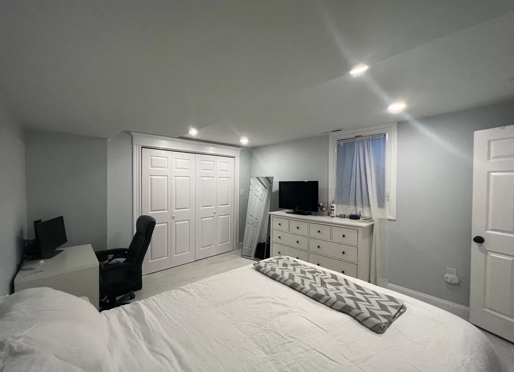 44 Woodward St # 1