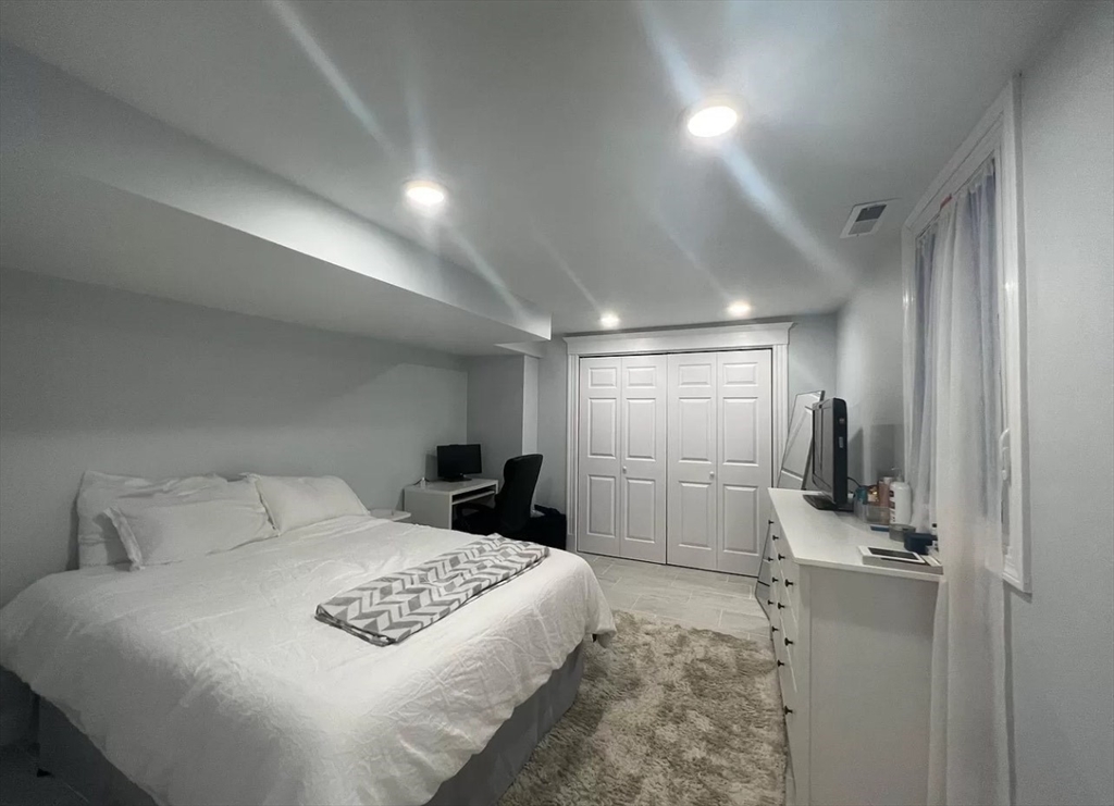 44 Woodward St # 1