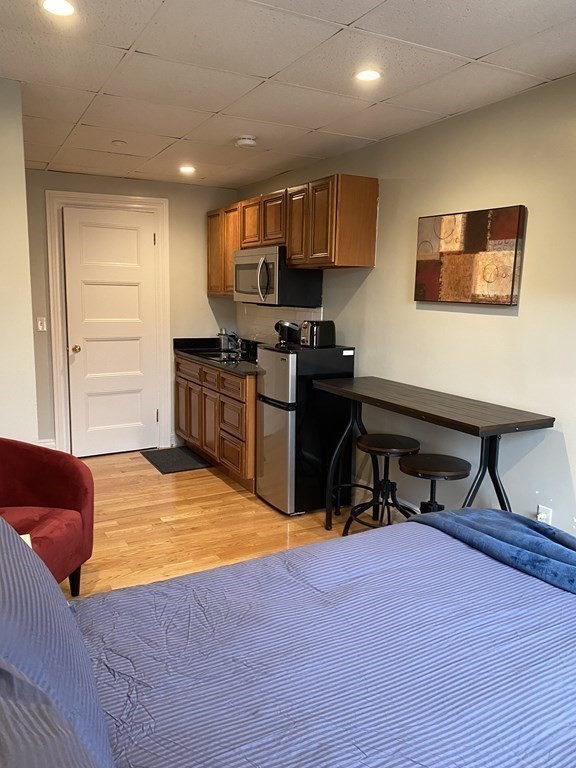 302 Newbury # 10