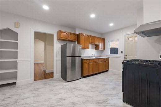 19 Beechcroft St # B