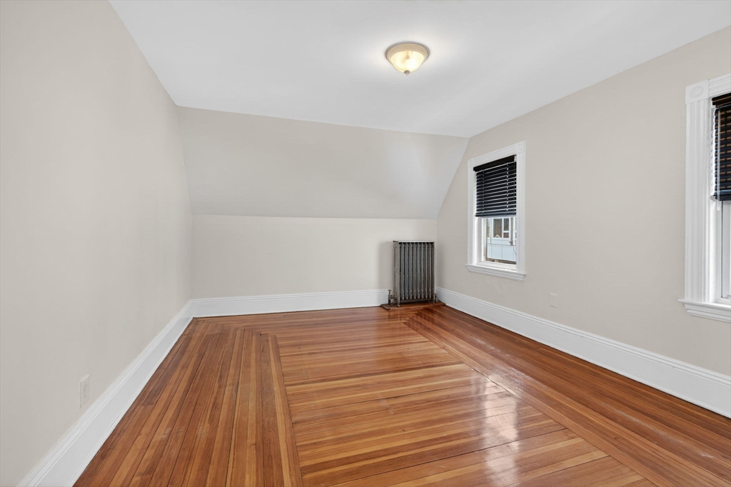 24 Carleton St