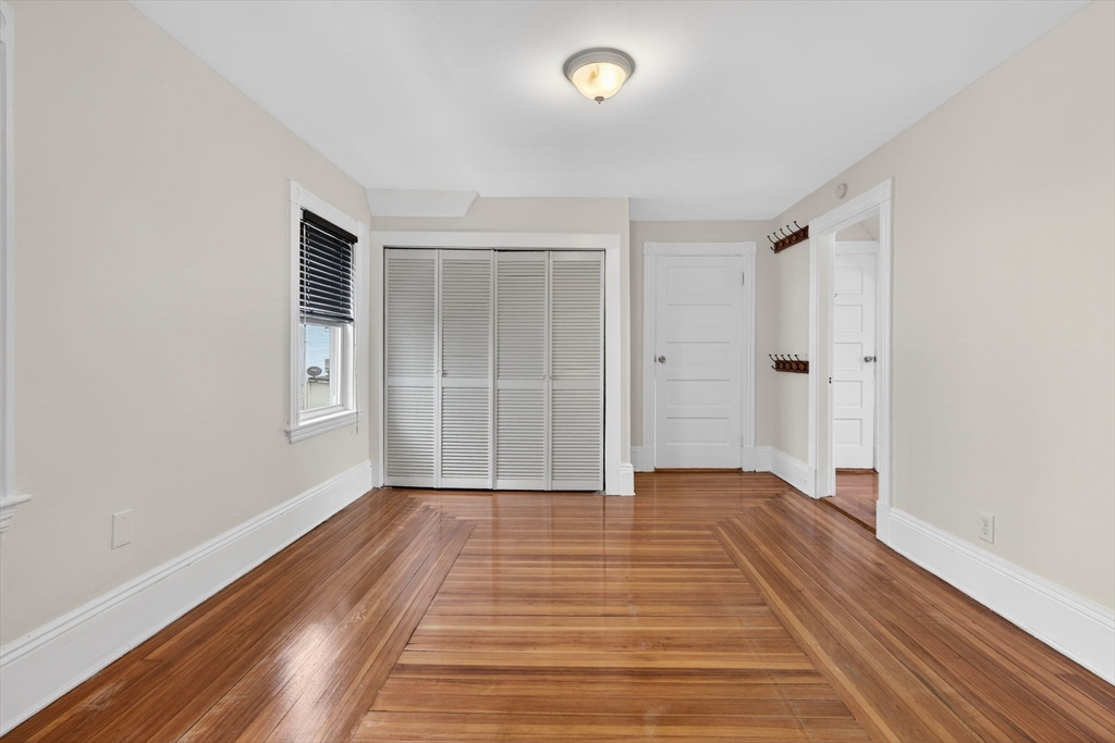 24 Carleton St
