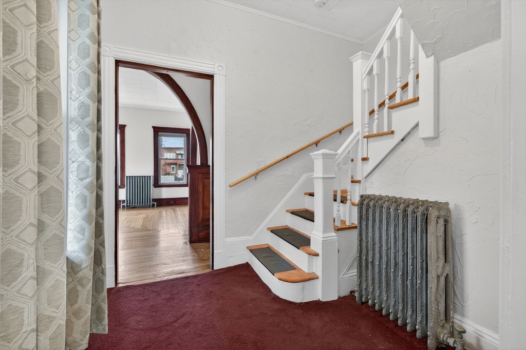 24 Carleton St