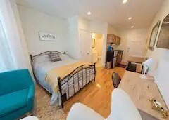 302 Newbury # 7