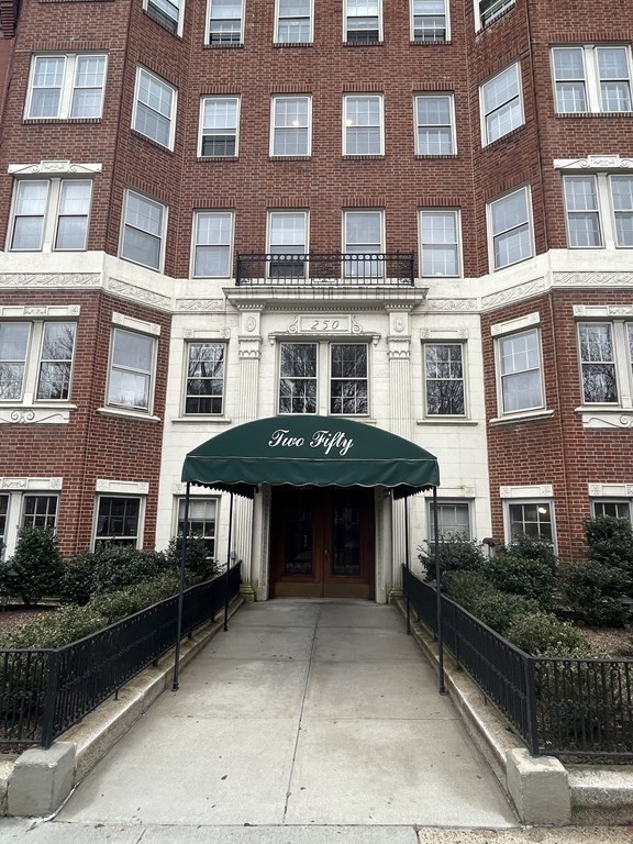 250 Commonwealth Ave #22