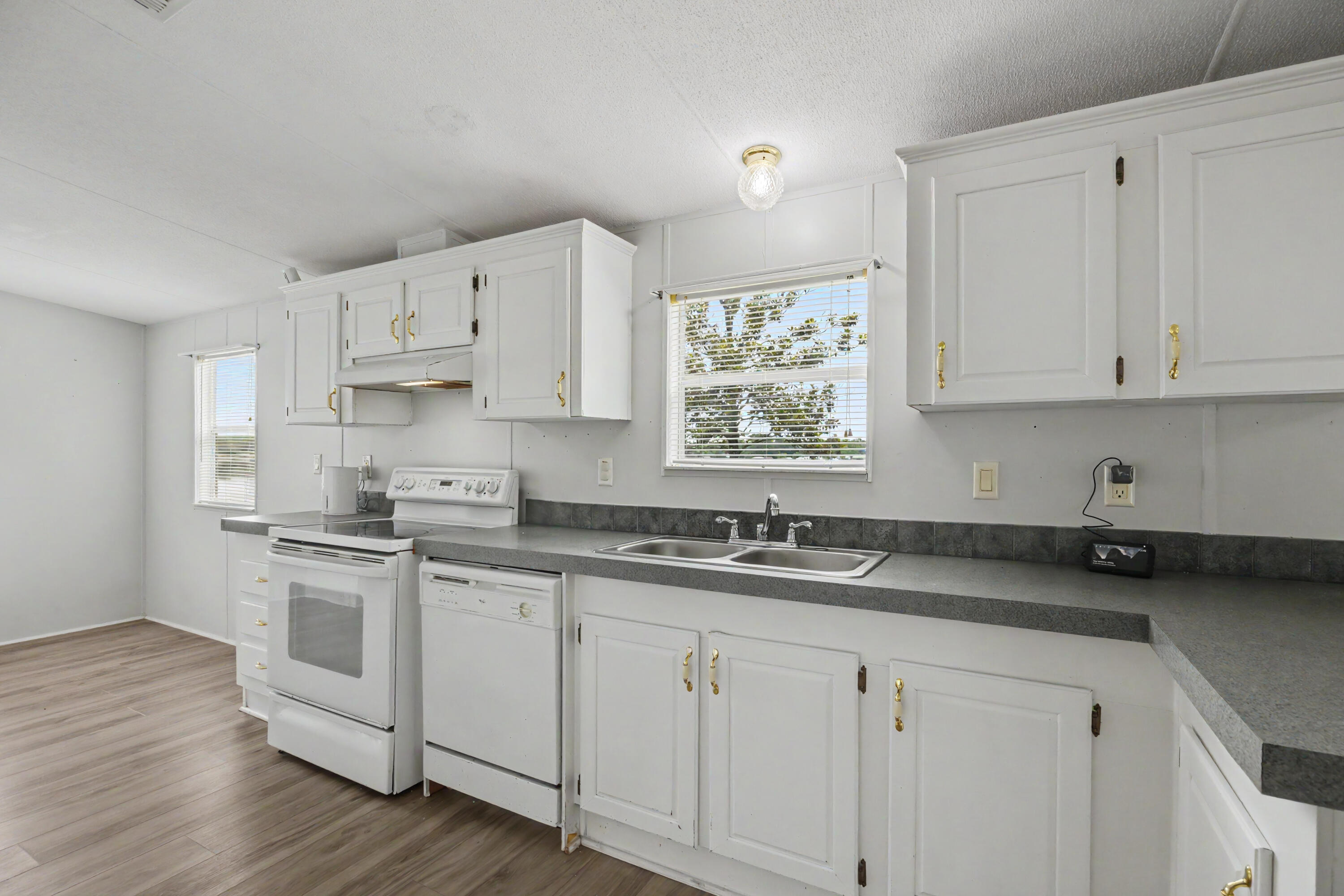 1064 Kings Lake Boulevard, DeFuniak Springs